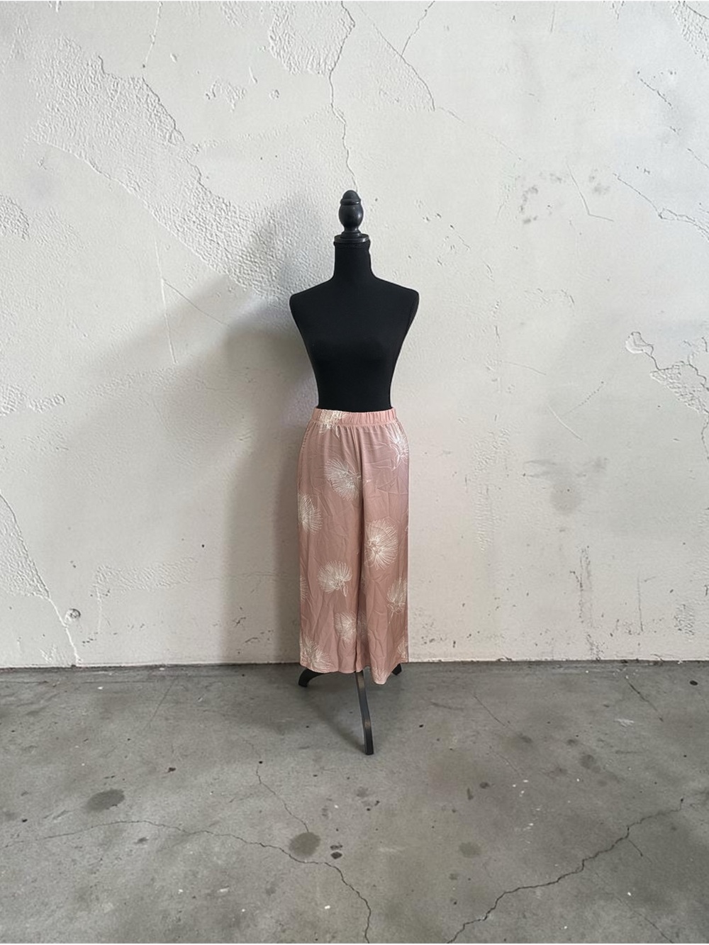 High-Rise Pink Floral Midi Skirt with Elastic Waist